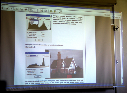 PDFで作成されたデジタル写真編集の教科書コンテンツ